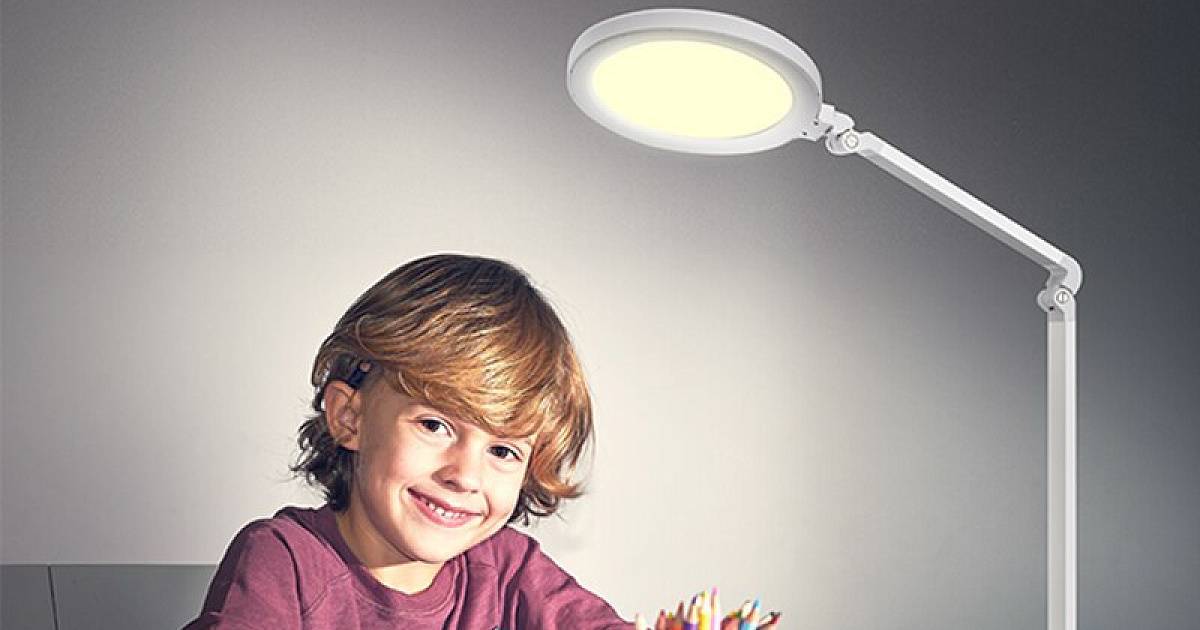 Приобретаем лучшую настольную лампу для школьника в 2022 году