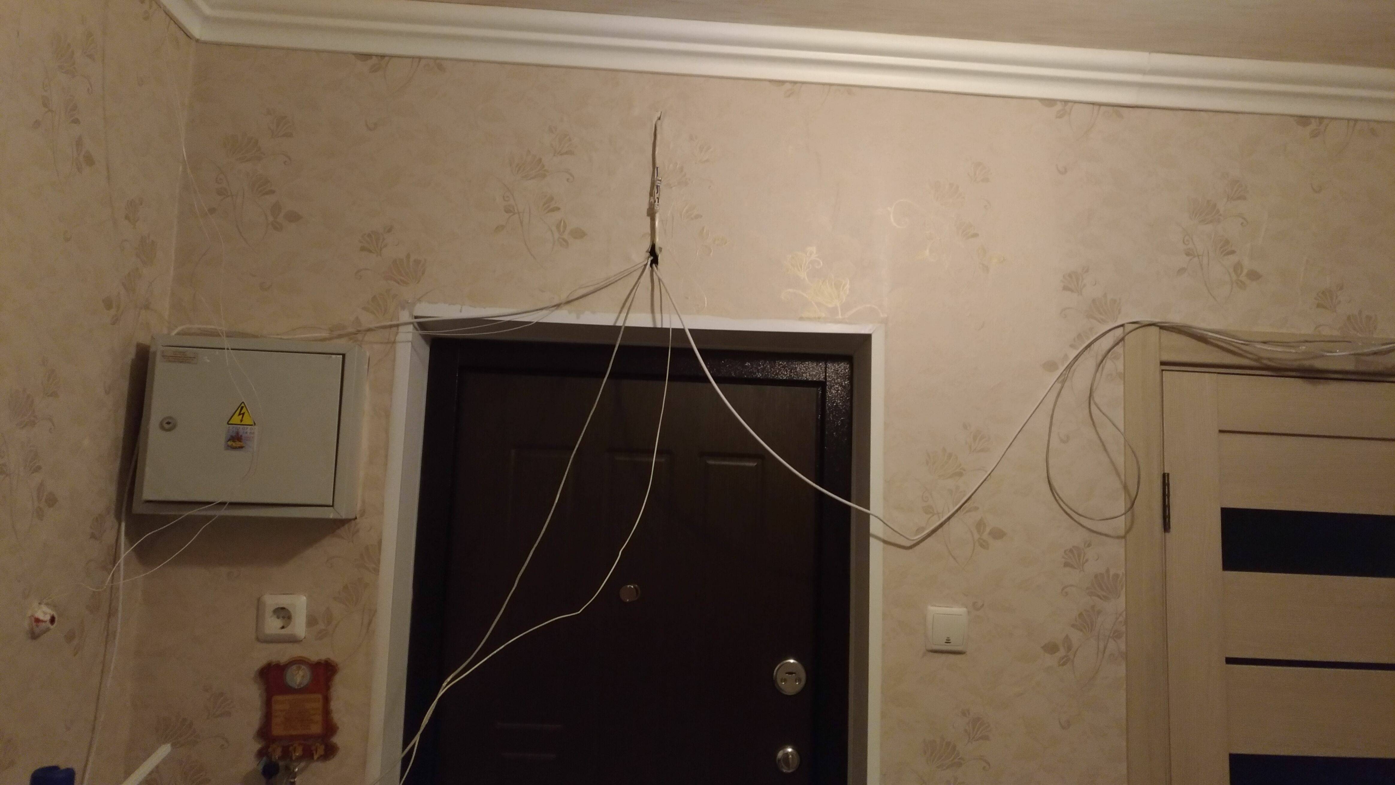 Как спрятать кабель от интернета, если он тянется через всю квартиру??