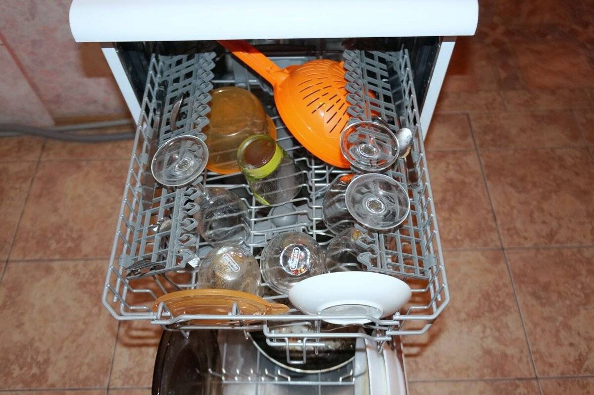 Как правильно загружать посуду в посудомоечную машину — ценные рекомендации