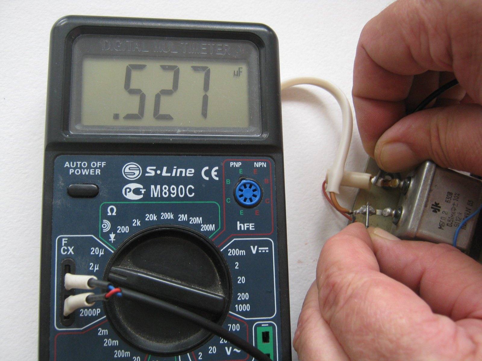 Как прозвонить и проверить конденсатор мультиметром не выпаивая: проверка емкости электролитического, танталового или керамического двухполюсника с видео