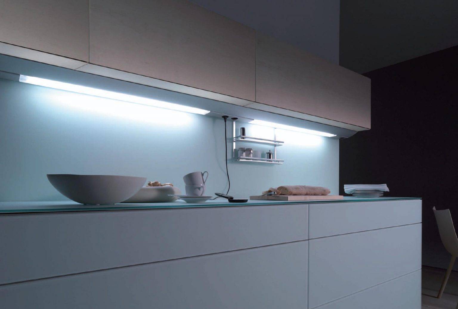 Нюансы выбора и монтажа светодиодной подсветки под шкафы для кухни
