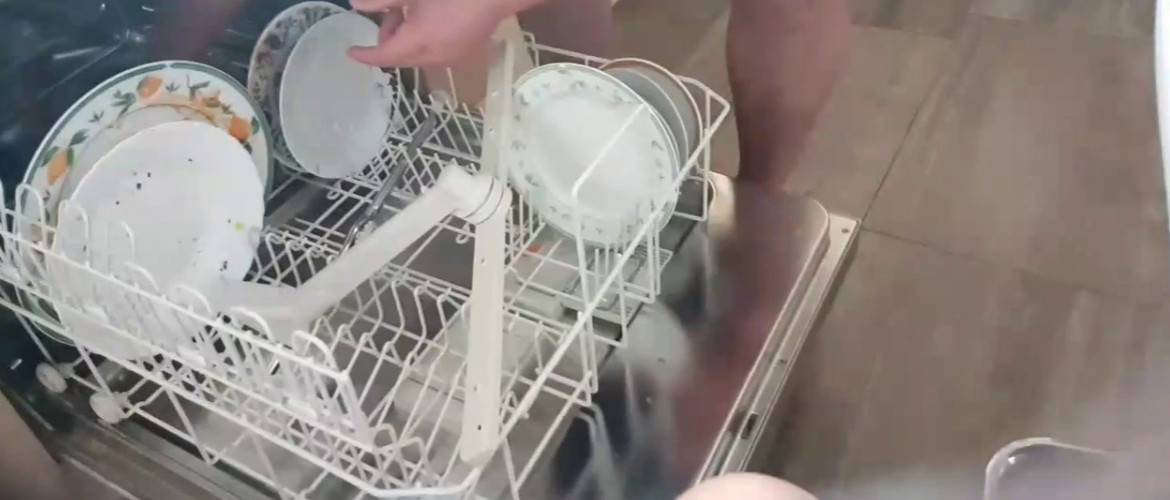 Остается налет на посуде после посудомоечной машины