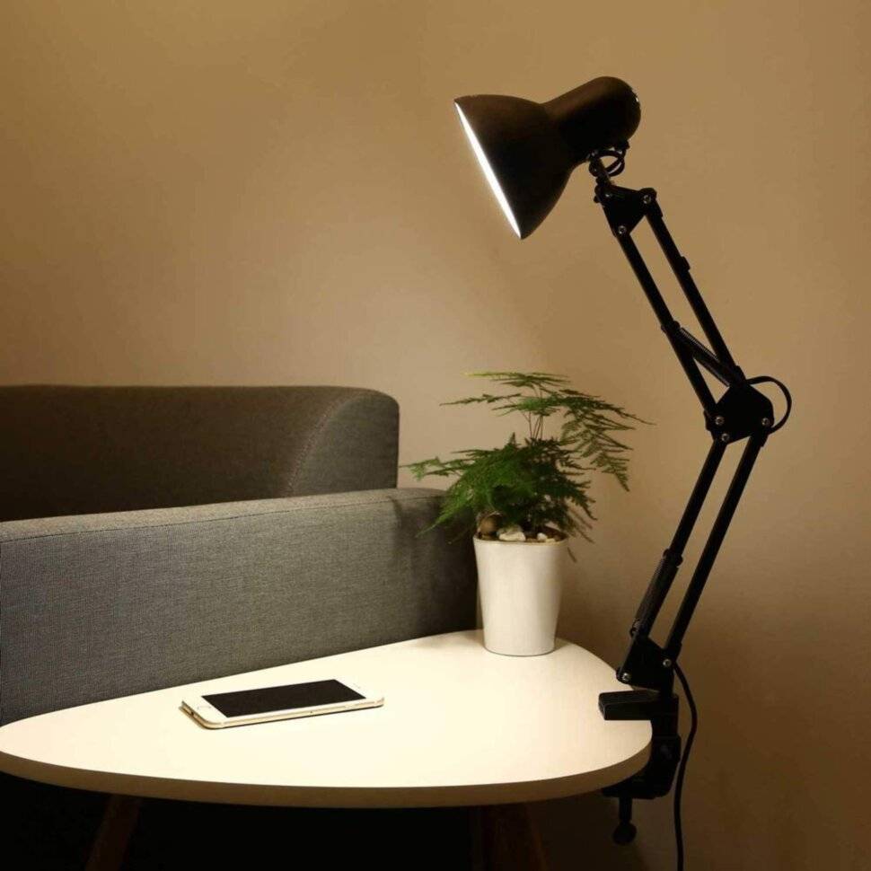 Как выбрать и установить настольную лампу с креплением к столу