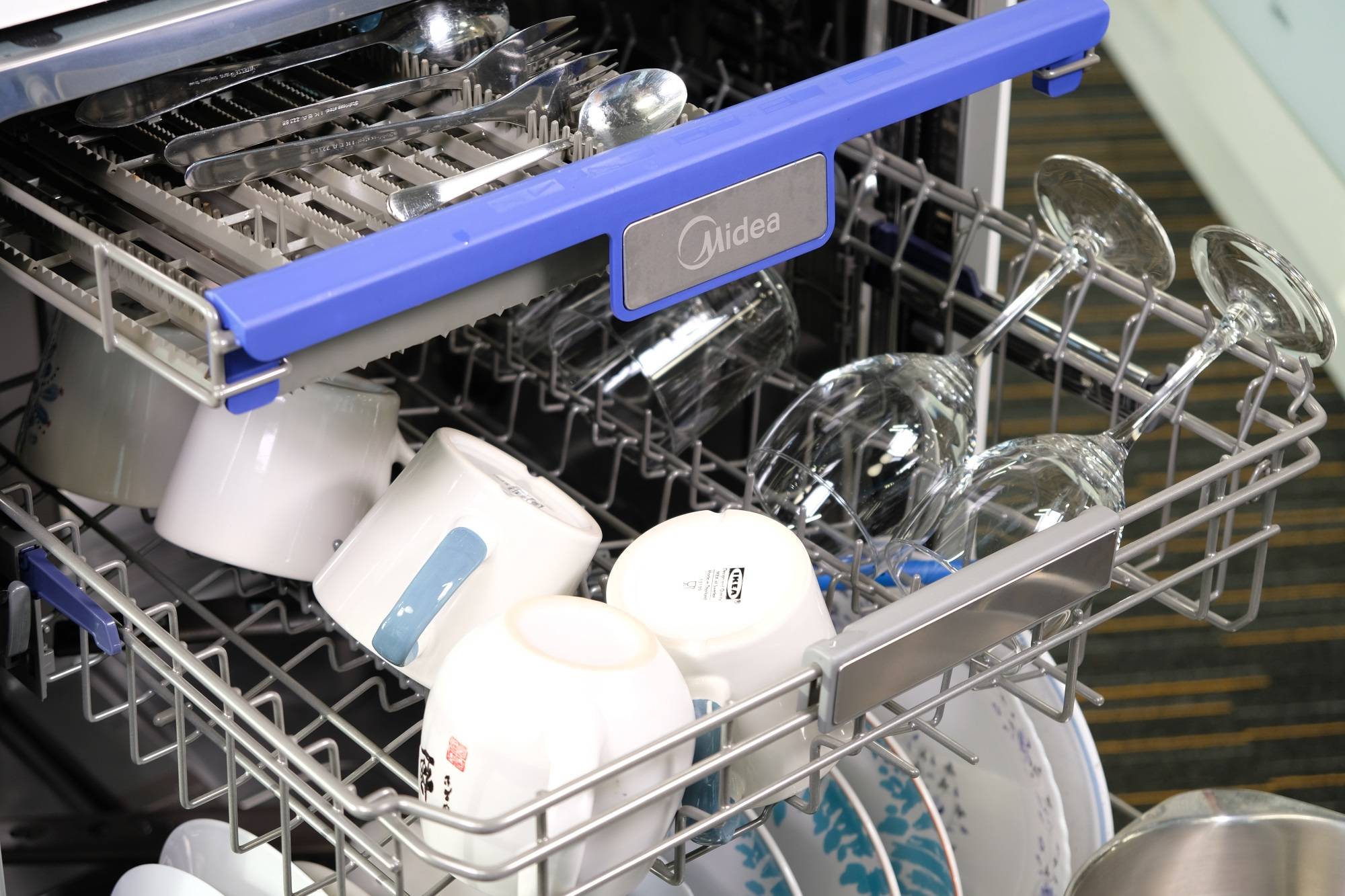 Разница посудомоечных машин. Korting посудомойка бокалы. Впускной фильтр для посудомоечной машины korting KDI 60175.