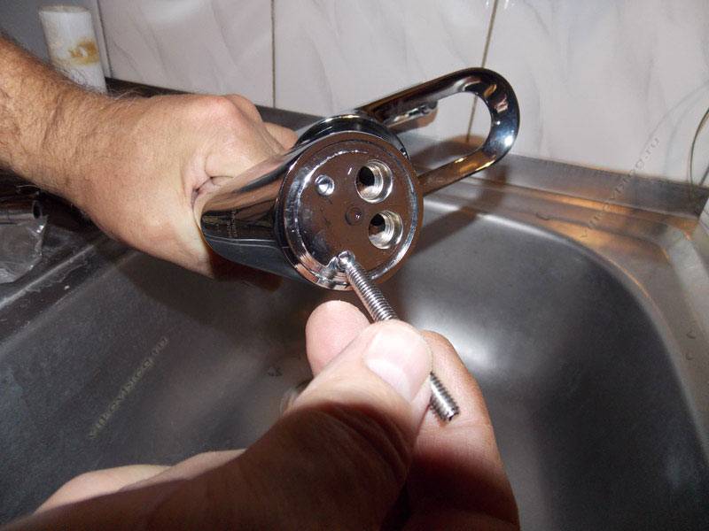 Как поменять смеситель на кухне: замена крана своими руками
