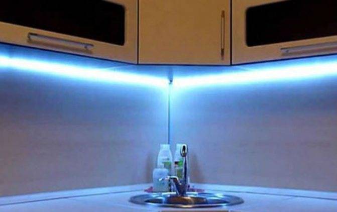 Варианты кухонного освещения с использованием светодиодных лент — дизайн и фото