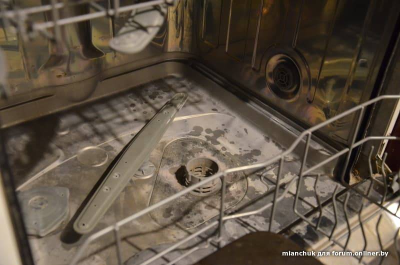 6 причин того, что остаётся налёт на посуде после посудомоечной машины
