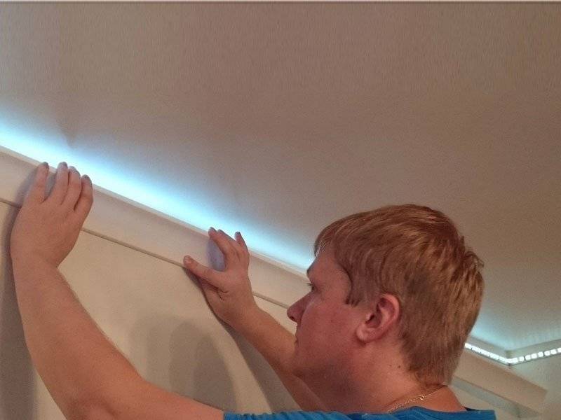 Монтаж светодиодной ленты на потолке своими руками: фото и видео