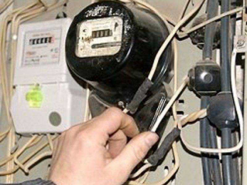 Перепрограммировать электросчетчики россиянам придется за свой счет