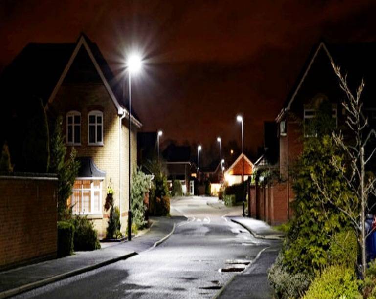 Освещение на улице в частном доме и загородном участке: правила и требования к свету