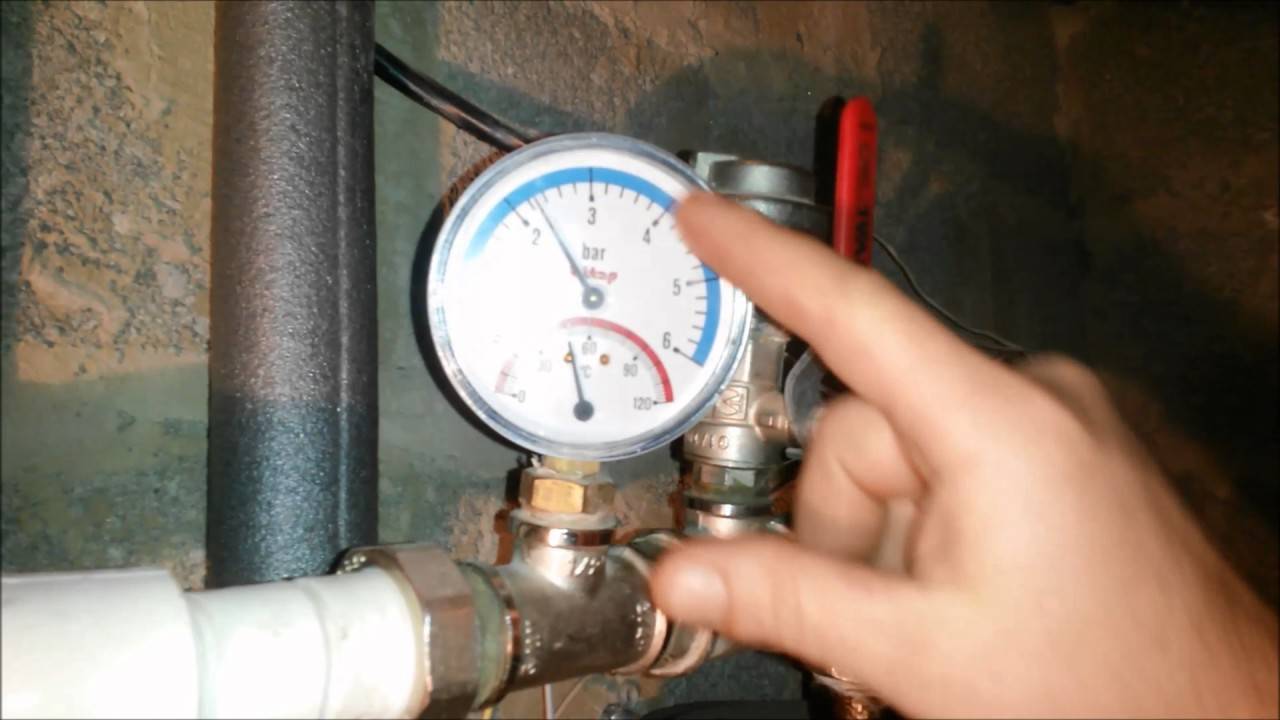 Должно ли падать давление в системе отопления?