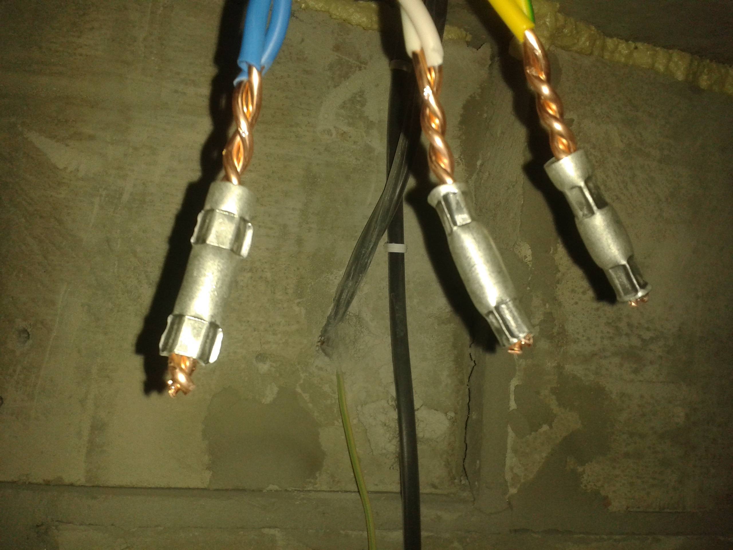 Концы электрических соединений. Соединение проводов медных 4 мм2. Соединение одножильных проводов гильзами. Опрессовка проводов гильзами ГМЛ. Соединение одножильного провода гильзой.