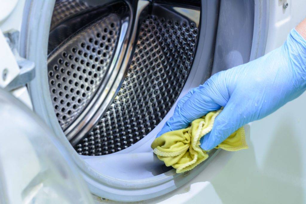 Как снять и почистить фильтр в стиральной машине