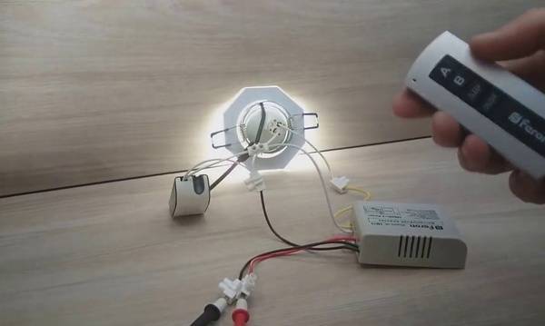 Выключатель света с дистанционным управлением: 4 схемы