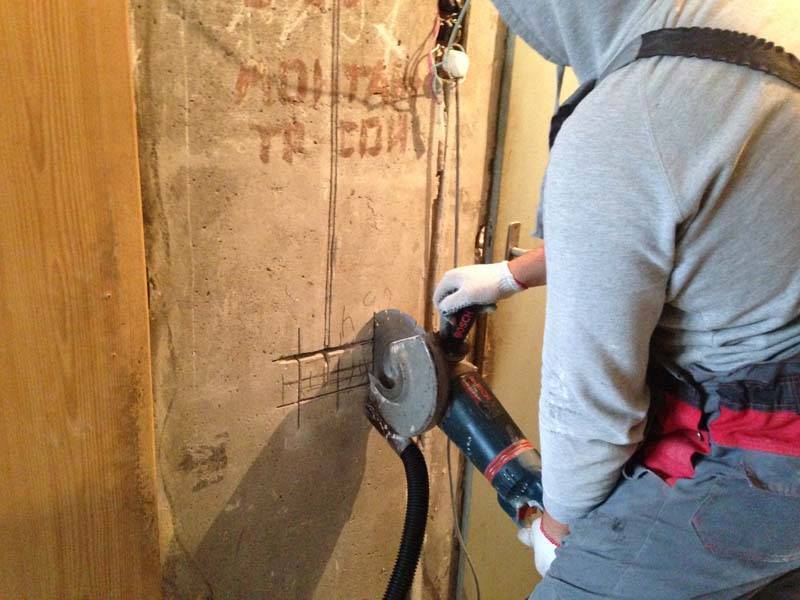 Способы штробления стен под проводку без пыли, перфоратором и болгаркой