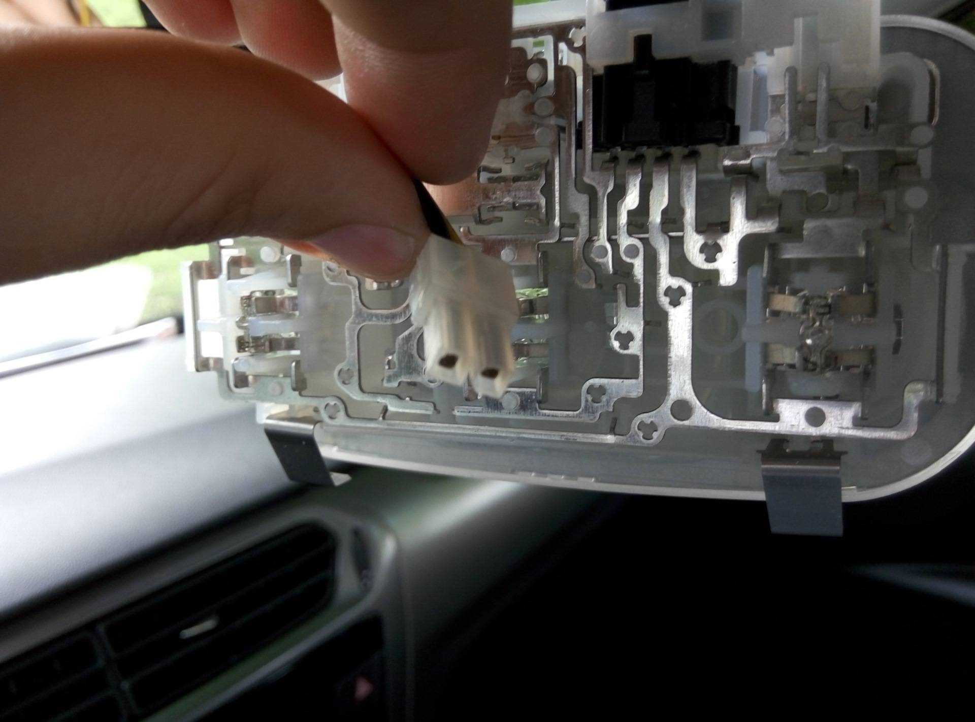 Как правильно установить и подключить видеорегистратор в машине